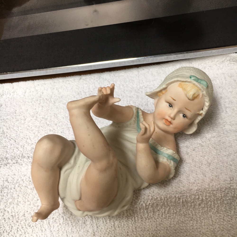 Victorian Germany Heubach porcelain large size piano baby